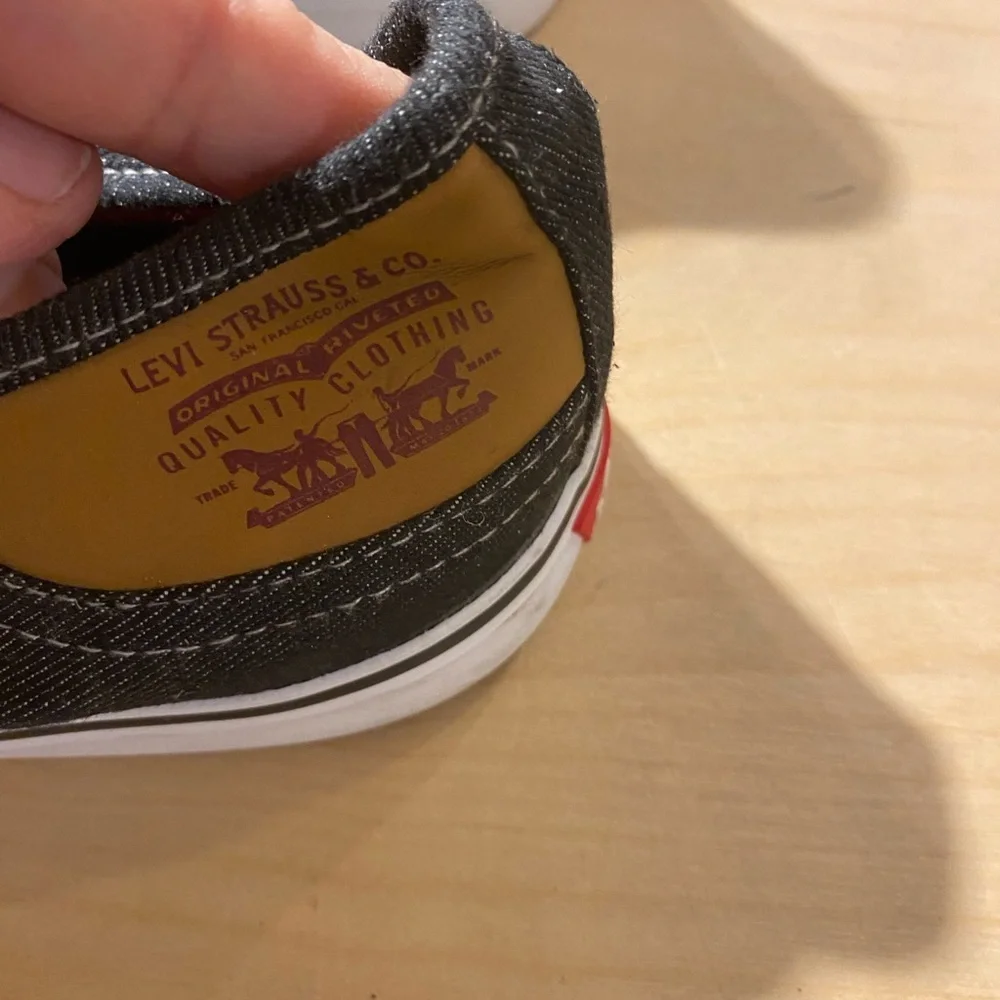 Levi’s Sneakers Size 12 (FN)